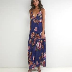 Backless floral dress with pleats